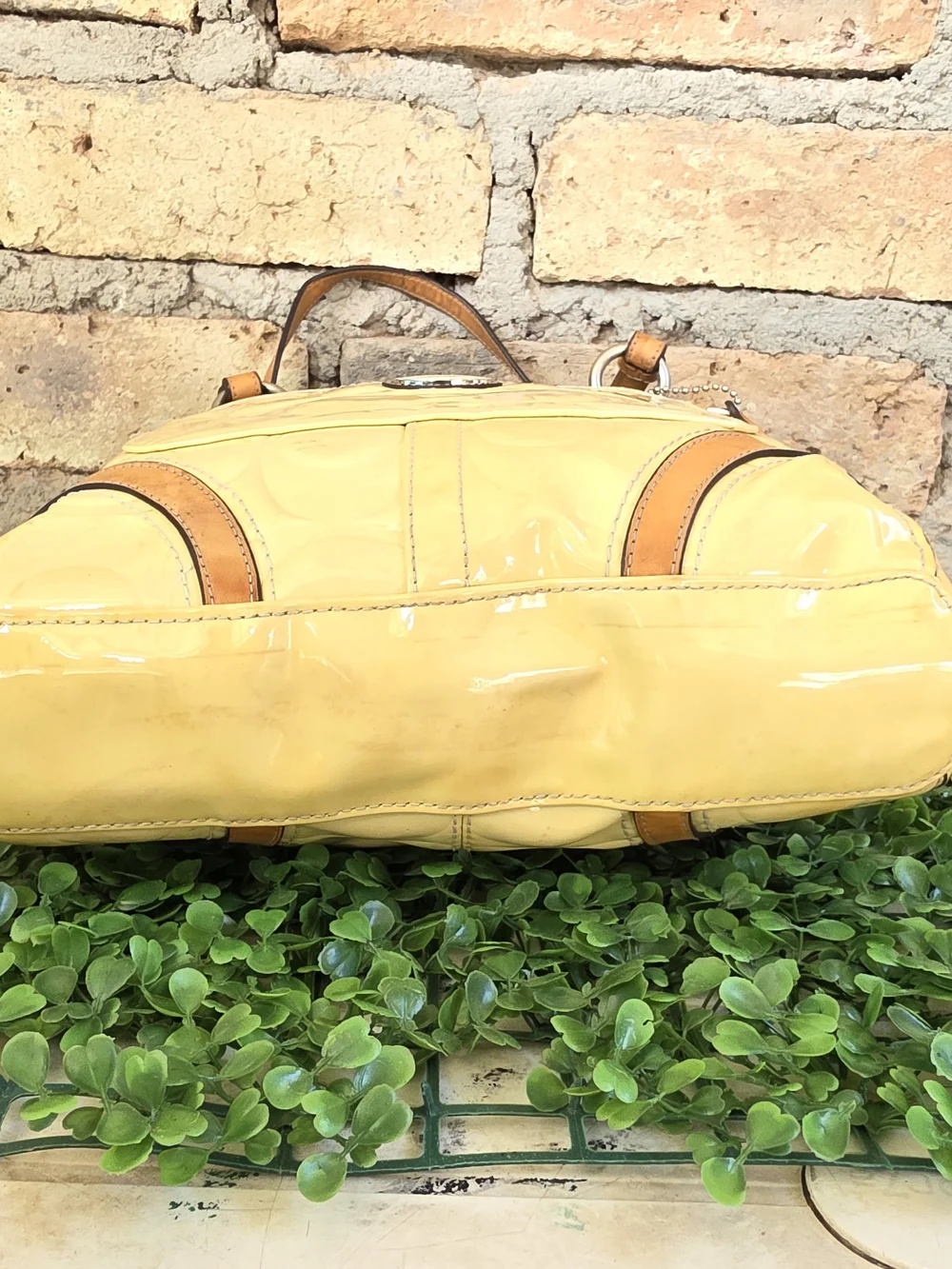 Authentic Coach Peyton Embossed Patent Leather Tote (Yellowing Due To Sun/age)